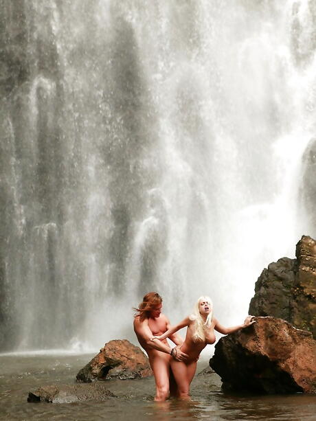 Sexy american milf Jesse Jane drilled in her nice pussy after good cock suck outside